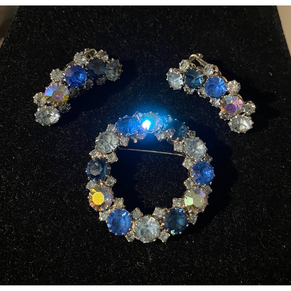 Vintage Karu Blue Rhinestone Circle Pin & Earrings